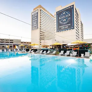 מלון Downtown Grand & Casino